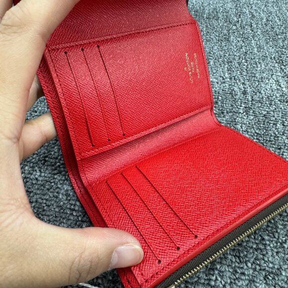 Louis Vuitton Leather Wallet 385-041025 - Picture 10 of 11